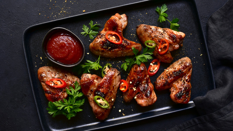 Ketchup glazed chicken wings with sauce 