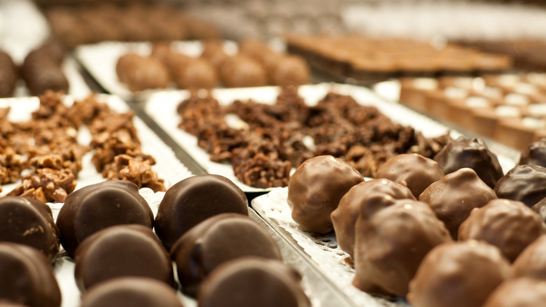 Chocolate bonbon displays