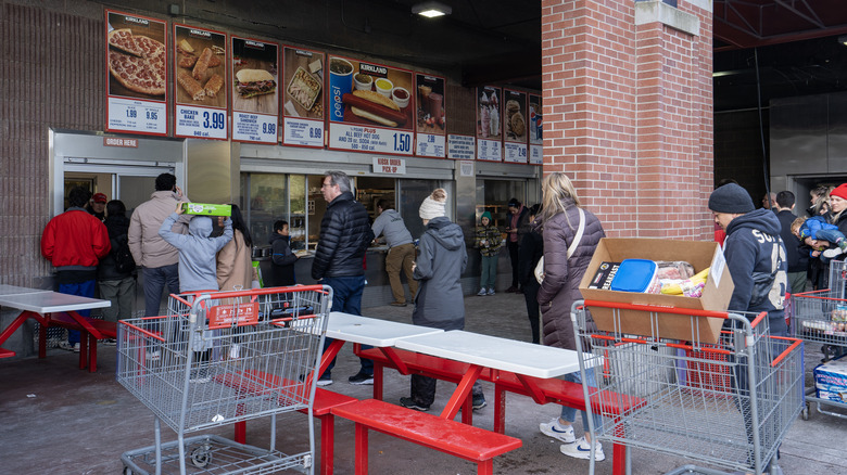 An outdoor Costco food court