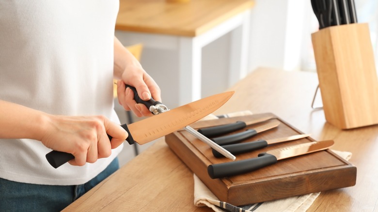 Sharpening kitchen knives