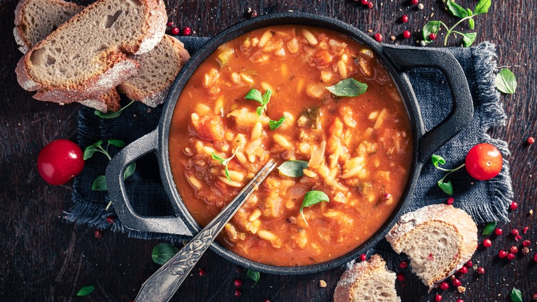 bowl of minestrone soup