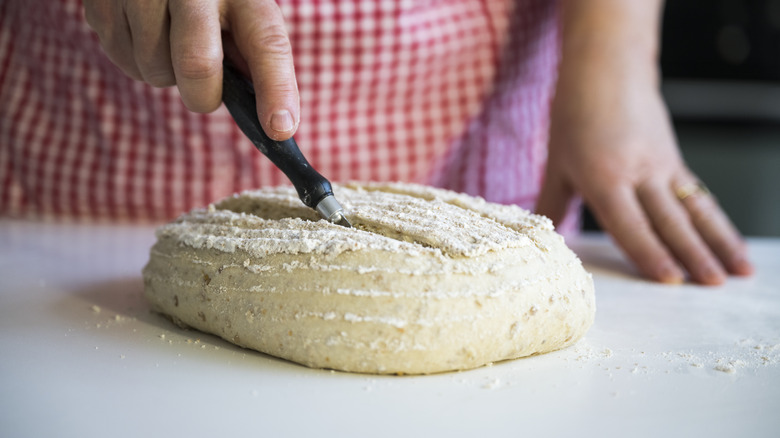 scoring bread