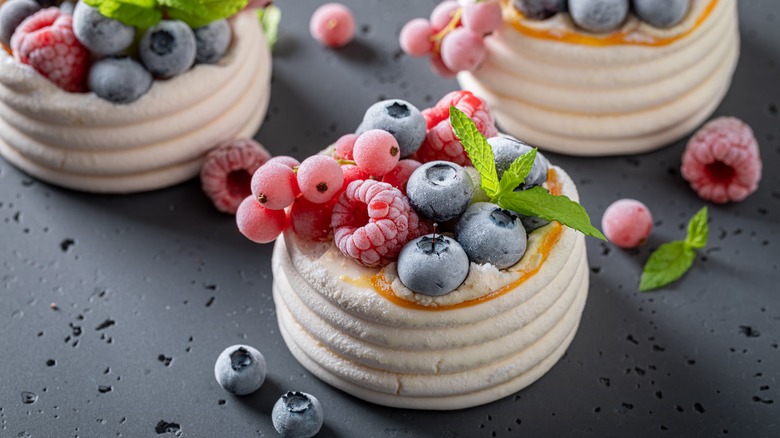 Meringue with summer berries and mint