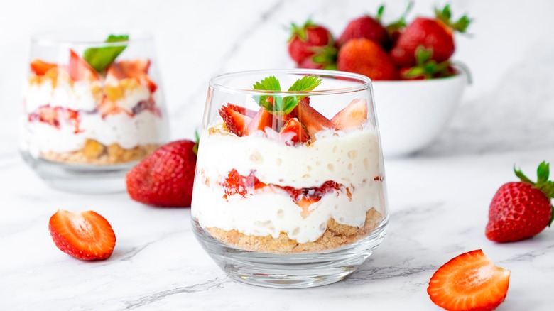 Yogurt parfait with strawberries