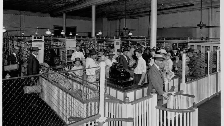 Shoppers at early Piggly Wiggly