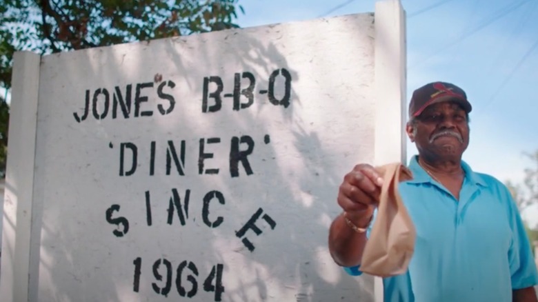 Signage for Jones Bar-B-Q Diner in front of the building