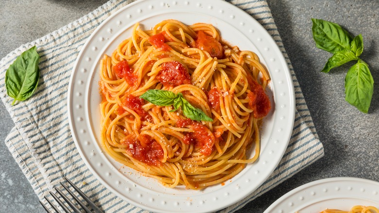pasta pomodoro and basil