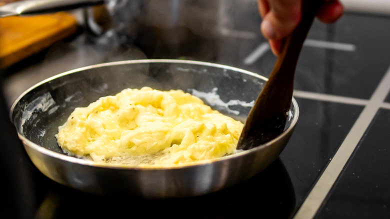 Cooking scrambled eggs in a pan