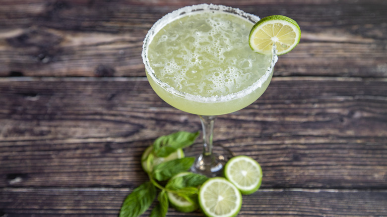margarita in glass with lime