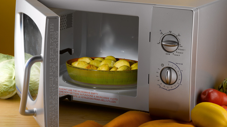 potatoes in microwave