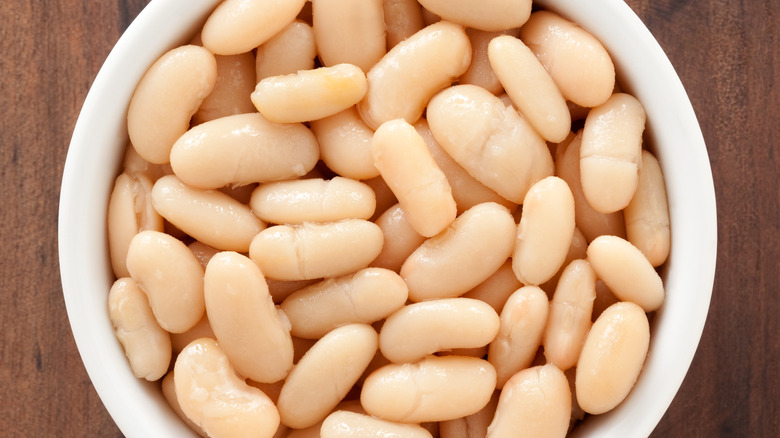 White beans in bowl