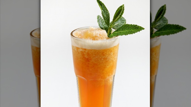 Ice tea with lemon granita