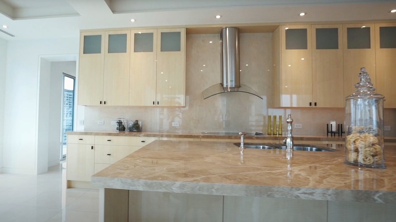 A polished kitchen with a mixture of chrome and black matte metal features