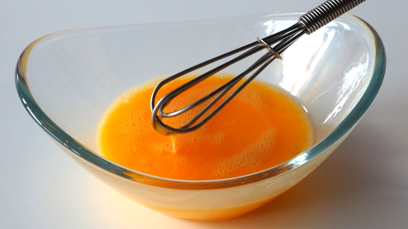 https://www.foodrepublic.com/img/gallery/the-mini-kitchen-tool-that-scrambles-eggs-with-ease/l-intro-1701791183.jpg