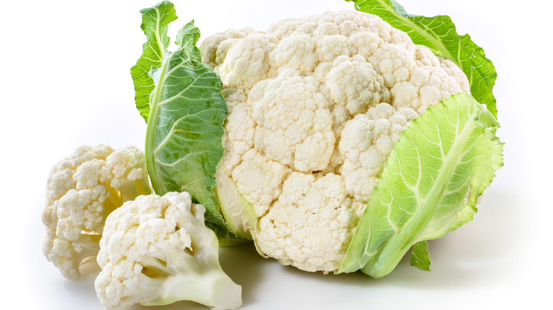 Whole cauliflower and florets 