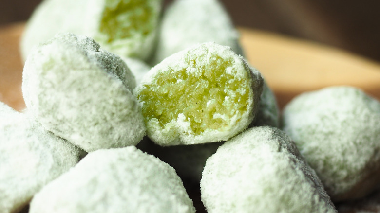 Pandan candy dusted with sugar in a wooden bowl