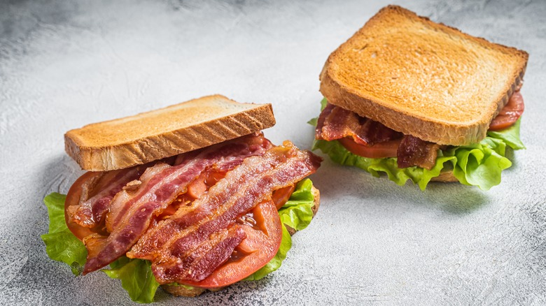 BLT bacon lettuce tomato sandwich on toast