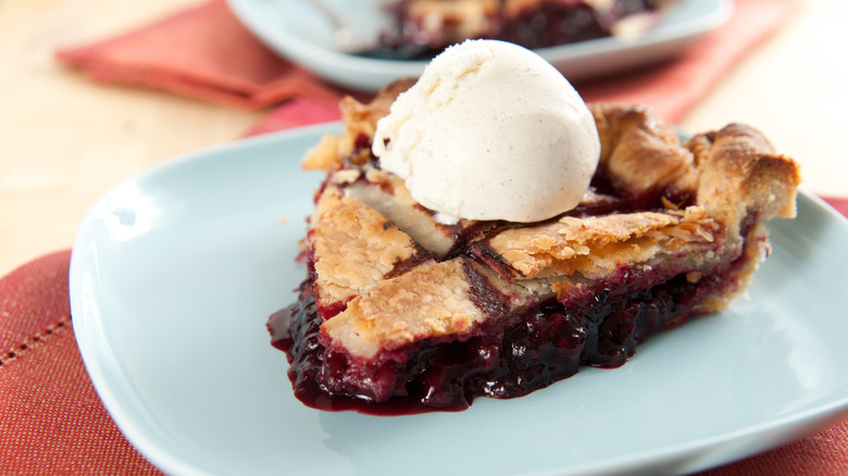 marionberry pie with ice cream