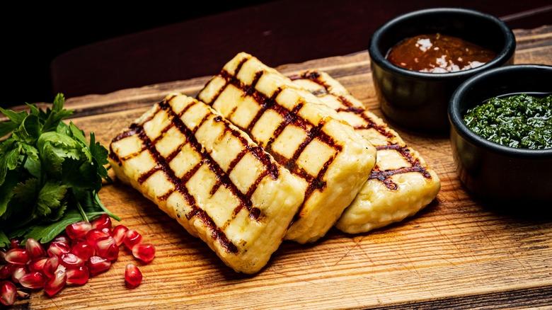 Grilled halloumi cheese