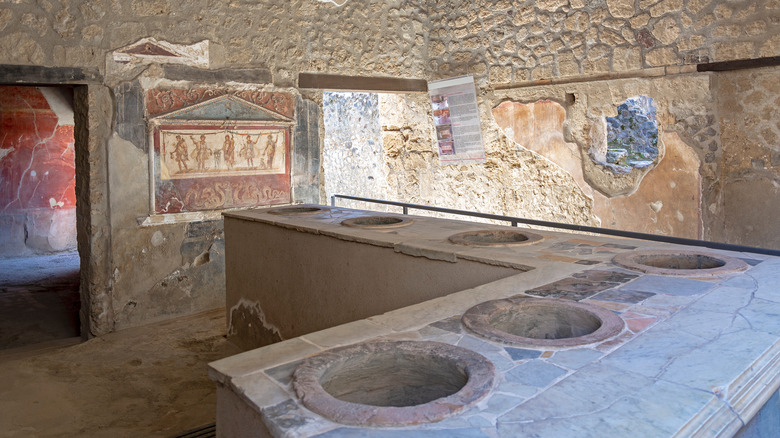 thermopolium in pompeii