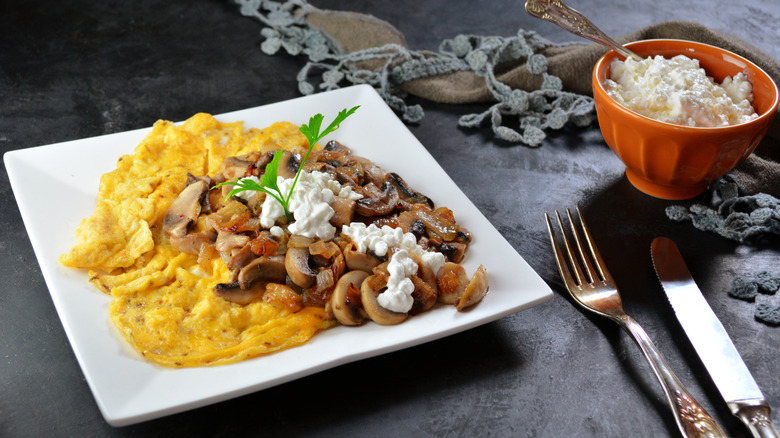 Scrambled eggs with mushrooms and cottage cheese