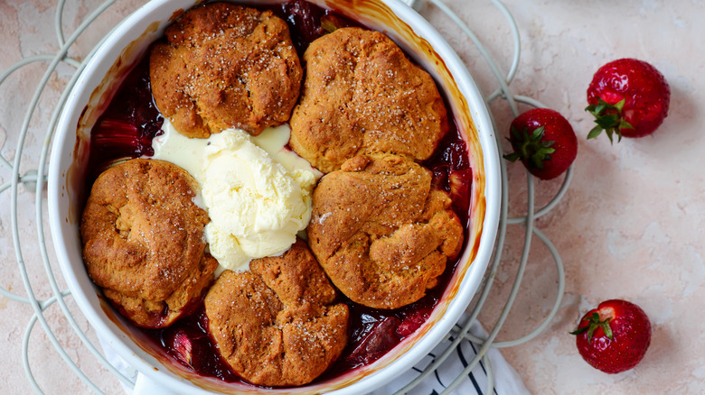 strawberry rhubarb cobbler