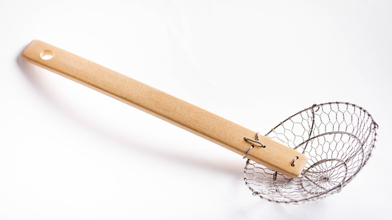 Bamboo handle spider skimmer