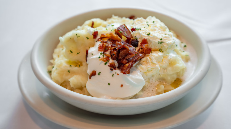 Bowl of mashed potatoes with sour cream and bacon