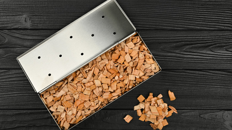 Smoker box with wood chips