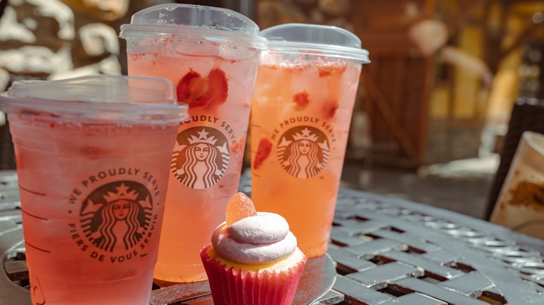Starbucks iced drinks in various sizes with cupcake