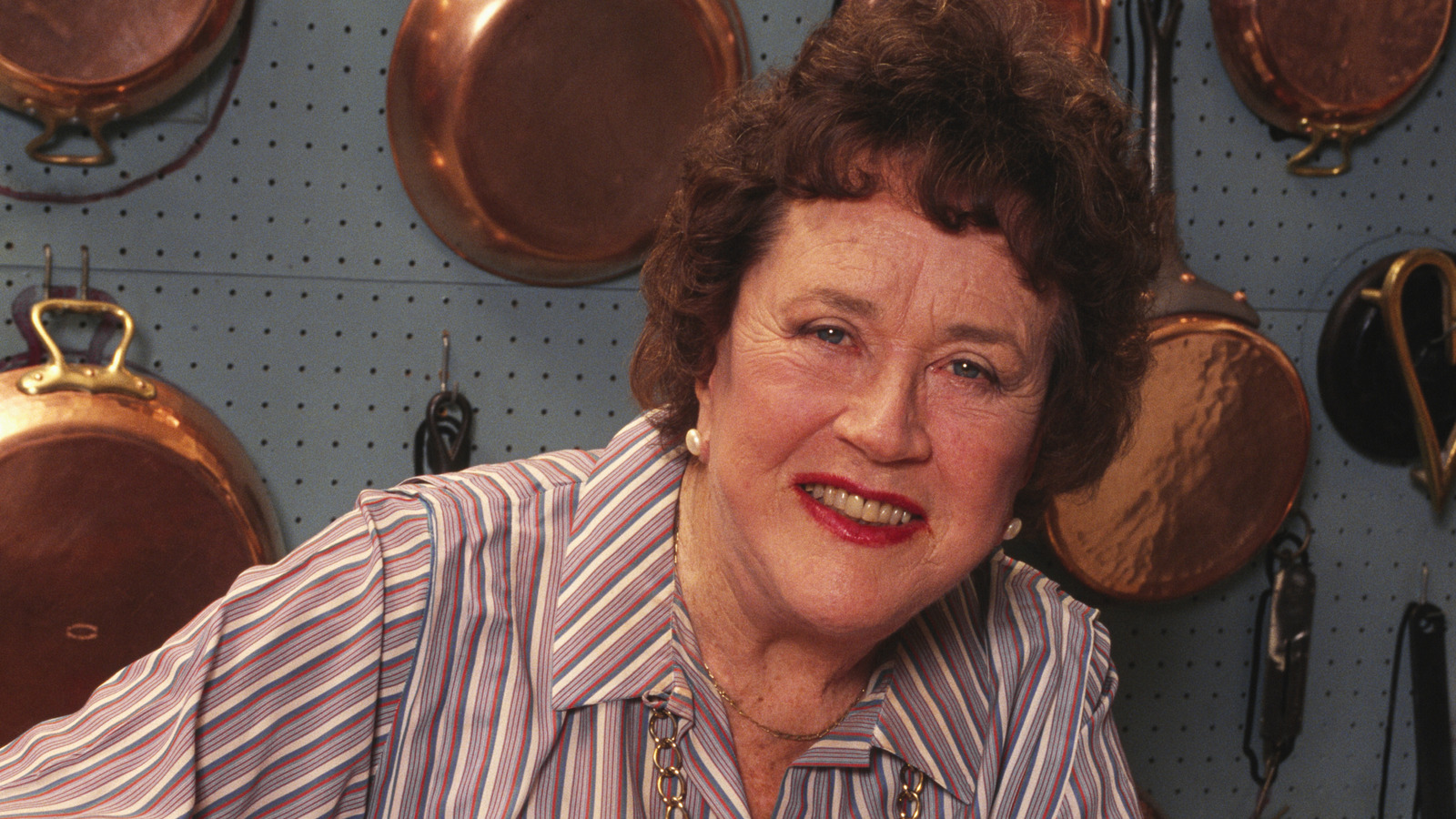 https://www.foodrepublic.com/img/gallery/the-store-bought-snack-julia-child-always-served-before-thanksgiving-dinner/l-intro-1698134453.jpg