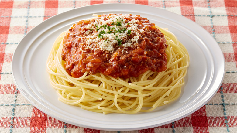 Spaghettini with a meat sauce