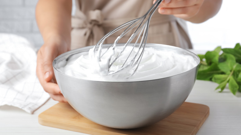 cook whipping cream in bowl