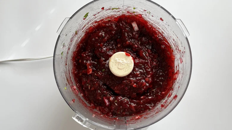 cranberry sauce in bowl