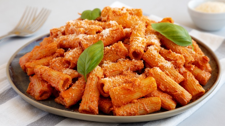 Pasta with carrot sauce