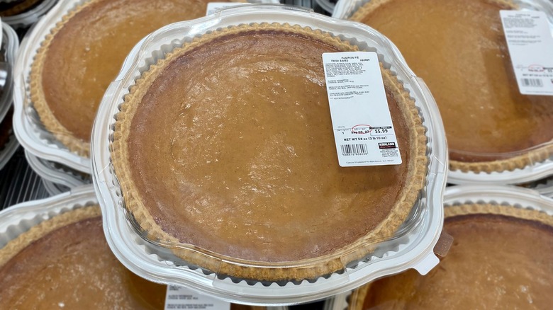Costco pumpkin pie with price label