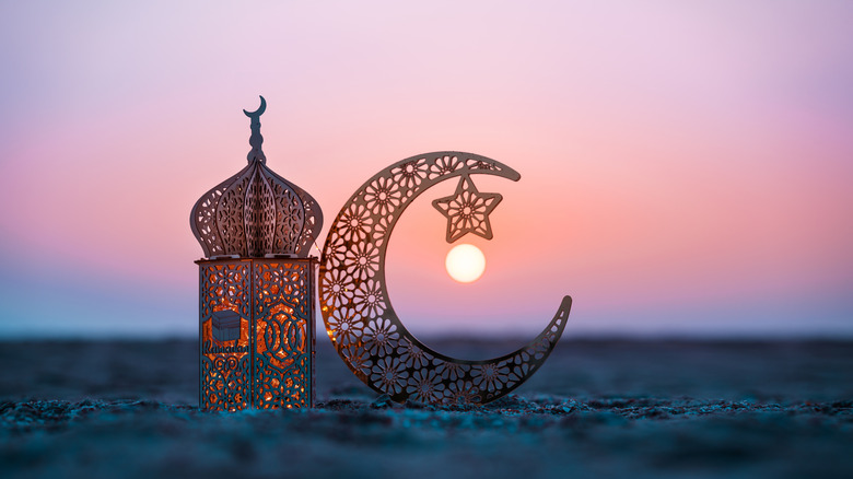 Muslim sculpture art celebrating Ramadan