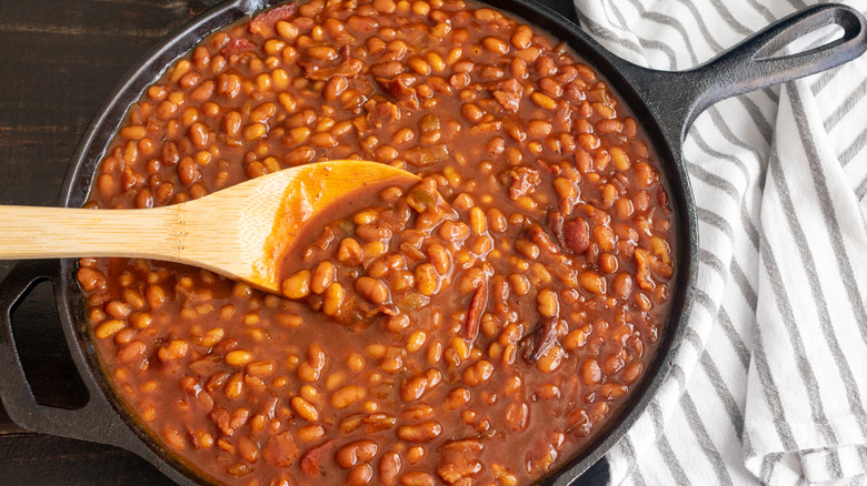 baked beans in cast iron