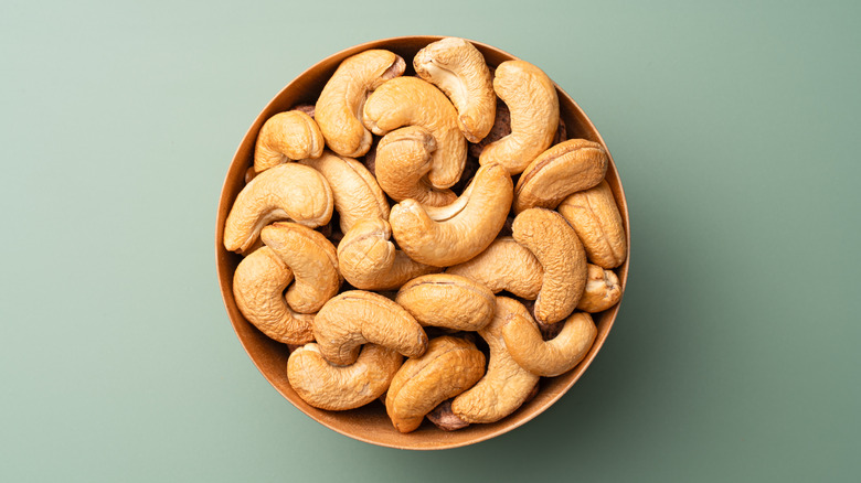 A bowl of cashews.