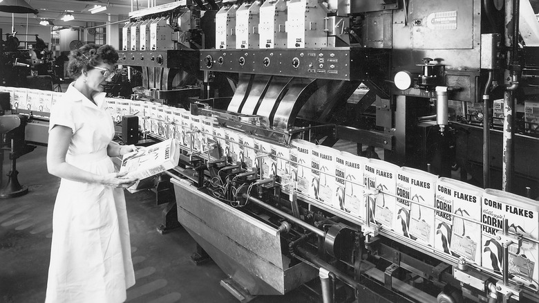 Person inspecting Kellogg's Corn Flakes