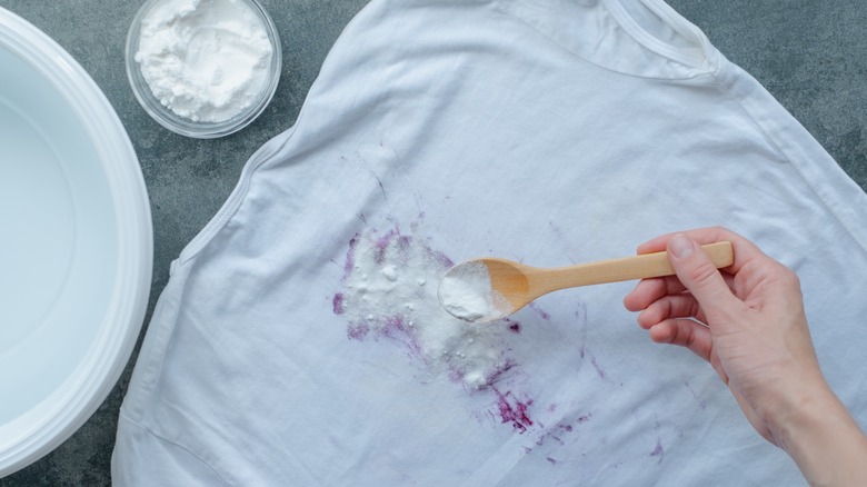 Using baking soda to lift red wine stain from shirt