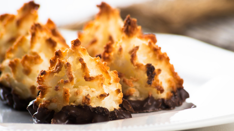 Coconut and chocolate macaroons