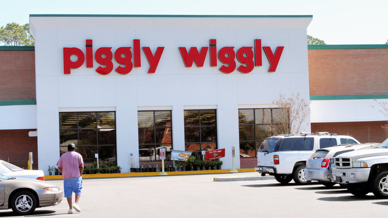 Modern Piggly Wiggly storefront