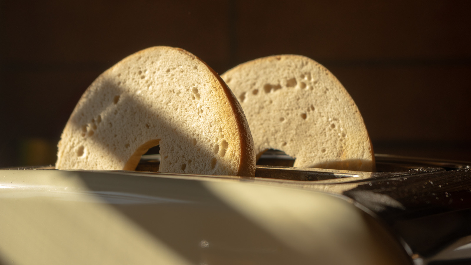 There Is A Right Way To Put Bagels In Your Toaster