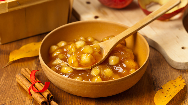 Apple pie filling in a bowl