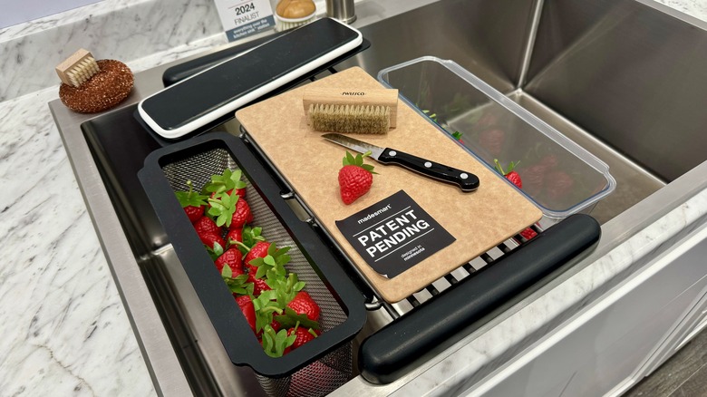 MadeSmart Everything Over the Sink Station