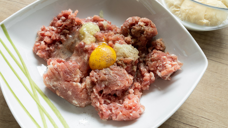 ground mince with egg yolk