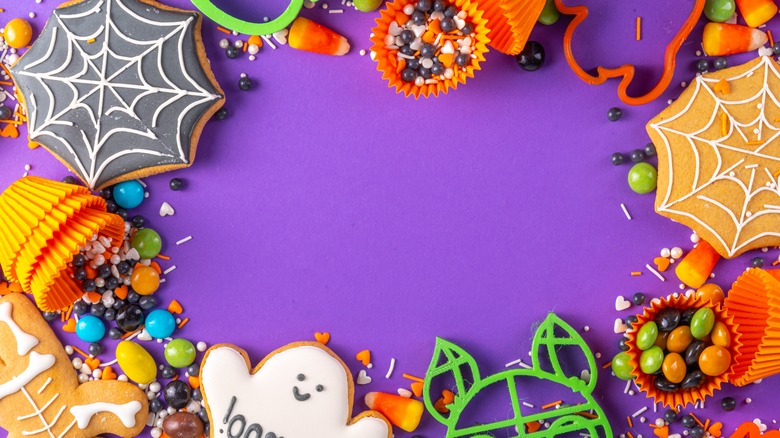 decorating halloween cookies and cookie cutters