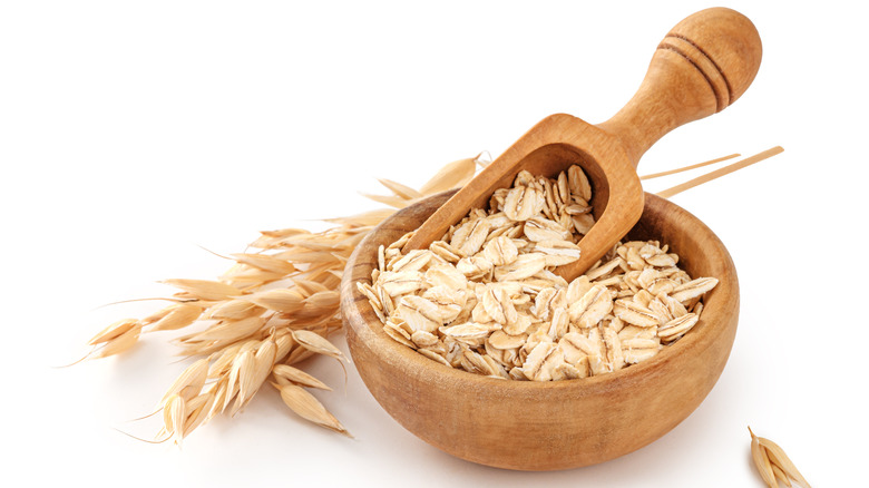 oats in wooden bowl