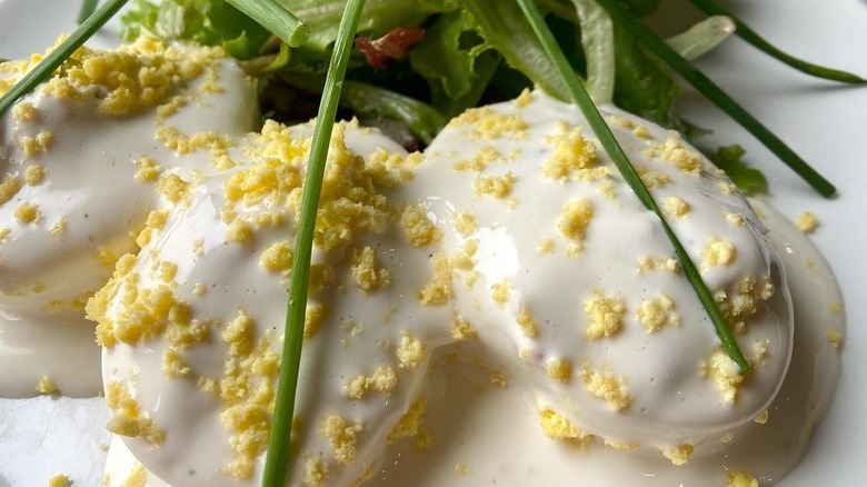 Oeufs mayonnaise with chives